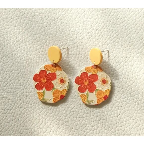 Vintage Retro The Flora Painted Flower Acrylic Earrings - Picture 1 of 4